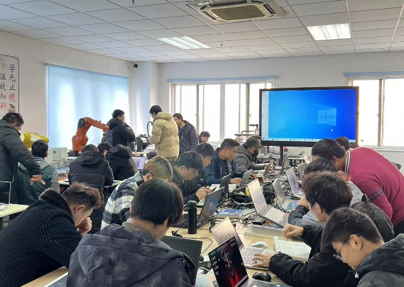 程控教育热烈的教学现场一览
